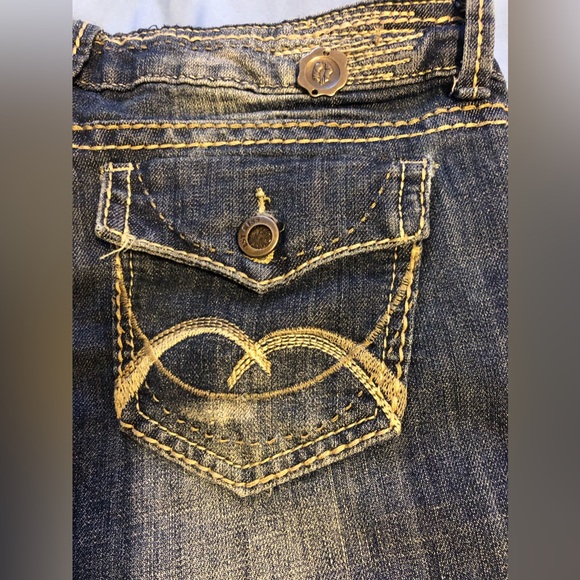 1st Kiss Bermuda style shorts EUC Looks like size 9 but look at tag/pictures - Picture 8 of 16